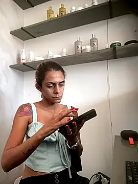 Snapshot of sabrinaneves chatting on 12/17/25, 04:02 sabrinaneves online show from 12/17/25, 04:02