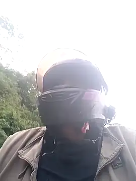 Snapshot of yuhenthr chatting on 10/30/25, 10:10 yuhenthr online show from 10/30/25, 10:10