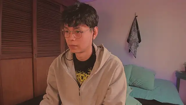 estmonnn online show from 12/13/25, 10:26