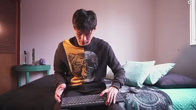 estmonnn online show from 03/05/26, 08:49