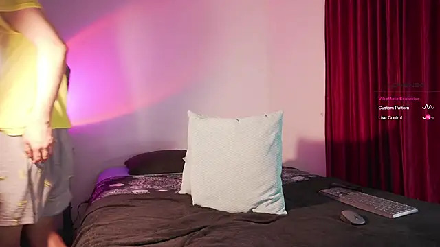 estmonnn online show from 04/17/26, 01:52