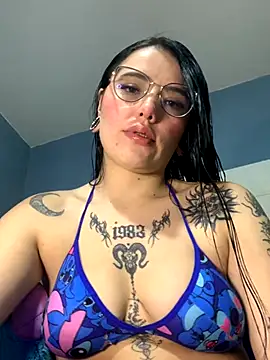 Snapshot of Naomip chatting on 10/29/25, 01:13 Naomip online show from 10/29/25, 01:13