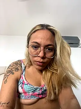 Snapshot of Baby_Flame chatting on 11/10/25, 05:23 Baby Flame online show from 11/10/25, 05:23