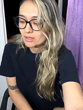 Snapshot of Im-Lola chatting on 11/07/25, 09:31 Im-Lola online show from 11/07/25, 09:31