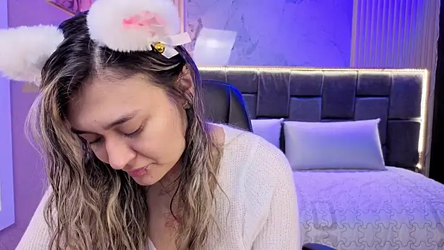 Snapshot of Im-Lola chatting on 11/12/25, 08:41 Im-Lola online show from 11/12/25, 08:41