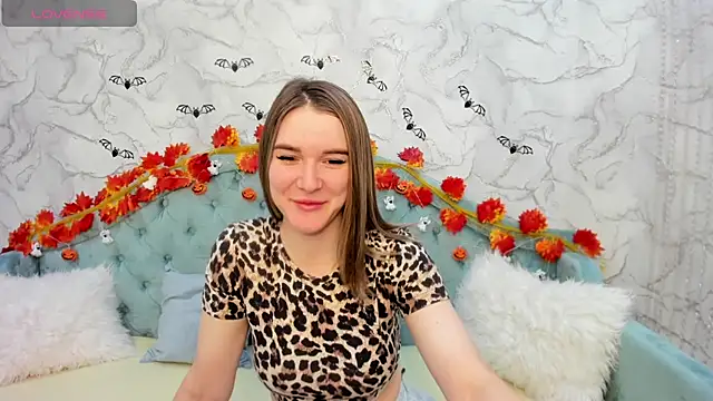 Snapshot of AriaAmaren chatting on 10/29/25, 11:50 AriaAmaren online show from 10/29/25, 11:50