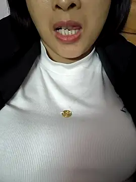 Snapshot of Agine222 chatting on 11/03/25, 01:29 Agine222 online show from 11/03/25, 01:29