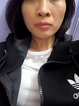 Snapshot of Agine222 chatting on 11/04/25, 05:28 Agine222 online show from 11/04/25, 05:28