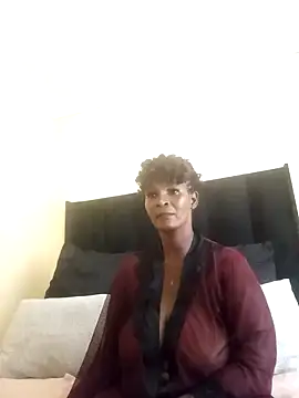 Snapshot of BLACKMALF chatting on 10/29/25, 01:02 BLACKMALF online show from 10/29/25, 01:02