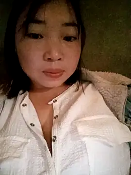 Snapshot of julybe chatting on 11/06/25, 04:57 julybe online show from 11/06/25, 04:57