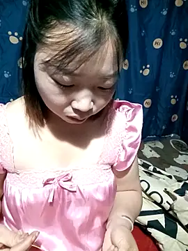 Snapshot of julybe chatting on 11/12/25, 01:28 julybe online show from 11/12/25, 01:28