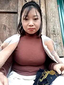 Snapshot of julybe chatting on 11/16/25, 08:53 julybe online show from 11/16/25, 08:53