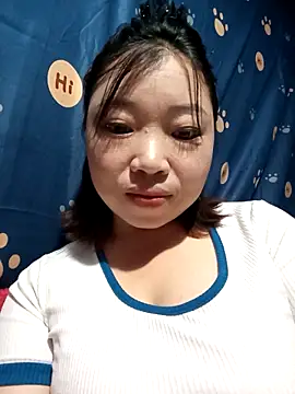 Snapshot of julybe chatting on 11/18/25, 02:17 julybe online show from 11/18/25, 02:17