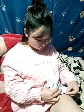 Snapshot of julybe chatting on 11/22/25, 01:54 julybe online show from 11/22/25, 01:54