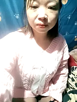 Snapshot of julybe chatting on 11/29/25, 03:48 julybe online show from 11/29/25, 03:48