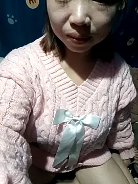 Snapshot of julybe chatting on 11/30/25, 04:49 julybe online show from 11/30/25, 04:49