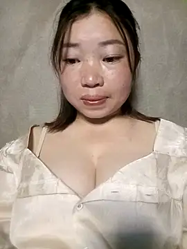 Snapshot of julybe chatting on 02/02/26, 04:27 julybe online show from 02/02/26, 04:27