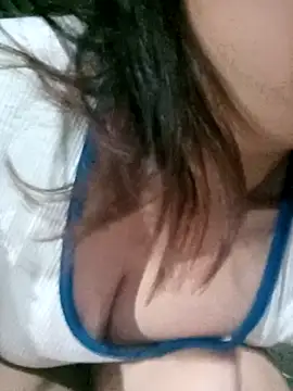 Snapshot of julybe chatting on 02/17/26, 11:40 julybe online show from 02/17/26, 11:40