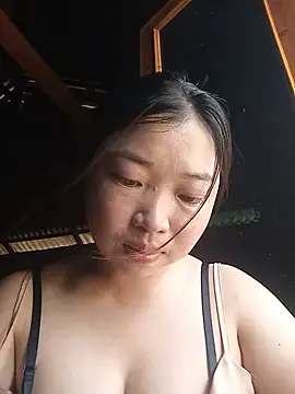 Snapshot of julybe chatting on 07/15/26, 06:40 julybe online show from 07/15/26, 06:40