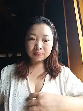 Snapshot of julybe chatting on 07/16/26, 07:14 julybe online show from 07/16/26, 07:14