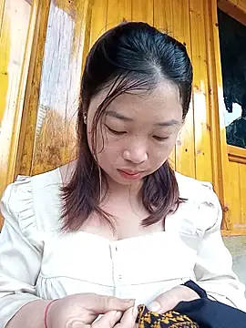 Snapshot of julybe chatting on 07/21/26, 10:28 julybe online show from 07/21/26, 10:28