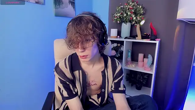 Snapshot of LeoBensyten chatting on 11/11/25, 11:49 LeoBensyten online show from 11/11/25, 11:49