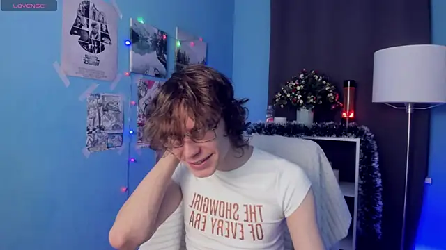 Snapshot of LeoBensyten chatting on 11/21/25, 03:33 LeoBensyten online show from 11/21/25, 03:33