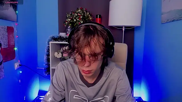 Snapshot of LeoBensyten chatting on 11/23/25, 10:09 LeoBensyten online show from 11/23/25, 10:09