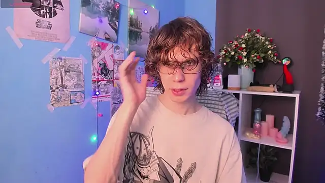 Snapshot of LeoBensyten chatting on 12/14/25, 12:43 LeoBensyten online show from 12/14/25, 12:43