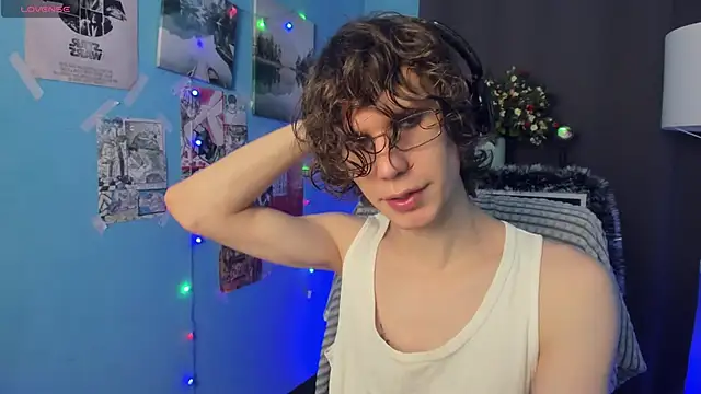 Snapshot of LeoBensyten chatting on 12/21/25, 09:49 LeoBensyten online show from 12/21/25, 09:49