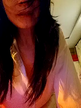 Snapshot of aniani11 chatting on 11/18/25, 03:38 aniani11 online show from 11/18/25, 03:38