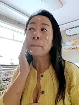 Snapshot of aniani11 chatting on 11/19/25, 06:02 aniani11 online show from 11/19/25, 06:02