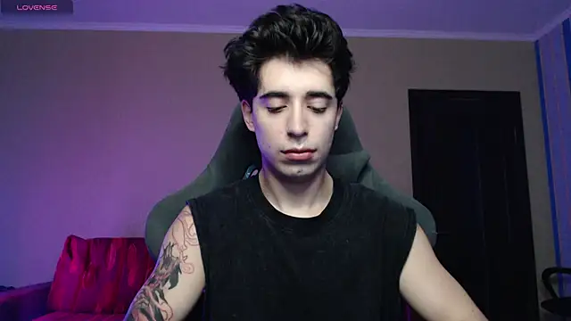 Yofukashii online show from 12/22/25, 05:15