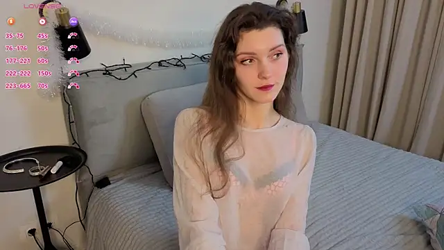 LauraYoungg online show from 12/19/25, 09:33