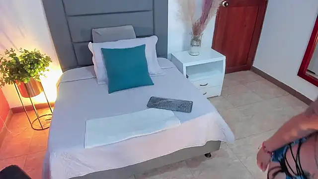 Snapshot of HannaaWells chatting on 11/14/25, 02:32 HannaaWells online show from 11/14/25, 02:32