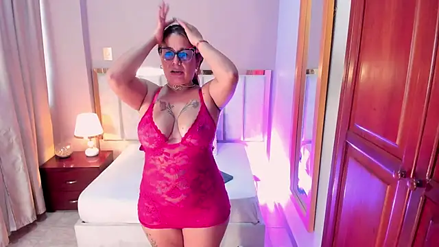 Snapshot of HannaaWells chatting on 12/17/25, 04:02 HannaaWells online show from 12/17/25, 04:02