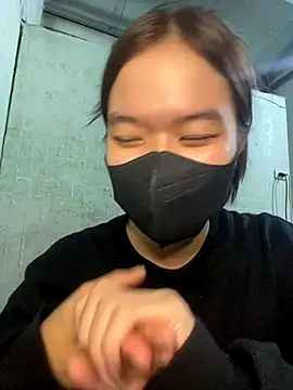 Snapshot of BUNNY050465 chatting on 11/17/25, 04:13 BUNNY050465 online show from 11/17/25, 04:13