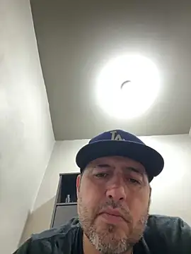 ezrah23 online show from 12/21/25, 06:20