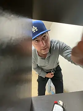 Snapshot of ezrah23 chatting on 02/18/26, 09:33 ezrah23 online show from 02/18/26, 09:33