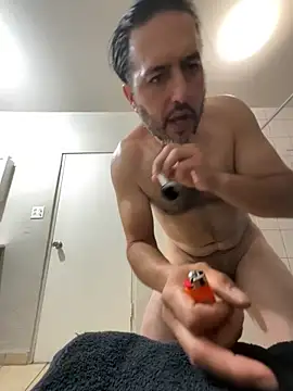 Snapshot of ezrah23 chatting on 03/19/26, 06:23 ezrah23 online show from 03/19/26, 06:23