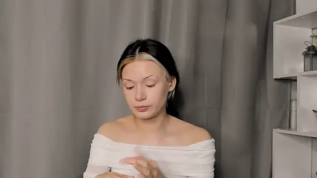 Snapshot of BrandiFraise chatting on 11/02/25, 01:46 BrandiFraise online show from 11/02/25, 01:46