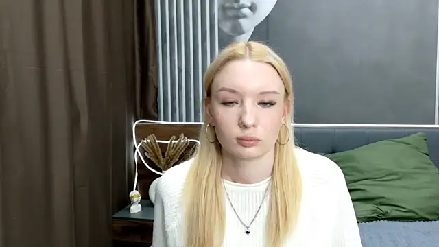 Snapshot of TiffanyJensen chatting on 10/31/25, 11:00 TiffanyJensen online show from 10/31/25, 11:00