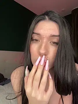 Kattyschwarz online show from 11/29/25, 08:01