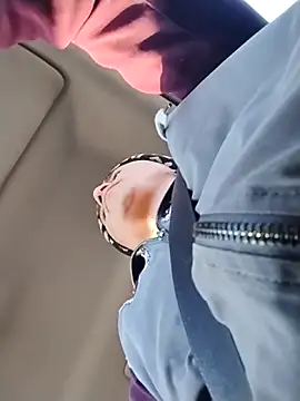 Snapshot of Verudi chatting on 12/16/25, 08:58 Verudi online show from 12/16/25, 08:58