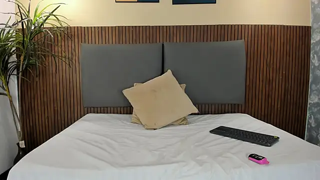 Snapshot of Mia_Harvey chatting on 11/17/25, 08:20 Mia Harvey online show from 11/17/25, 08:20