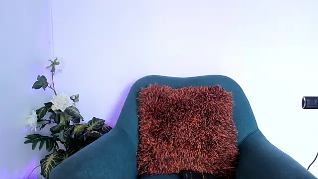 Snapshot of LahanaKimish chatting on 11/11/25, 12:49 LahanaKimish online show from 11/11/25, 12:49