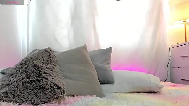 Snapshot of LahanaKimish chatting on 12/19/25, 01:29 LahanaKimish online show from 12/19/25, 01:29