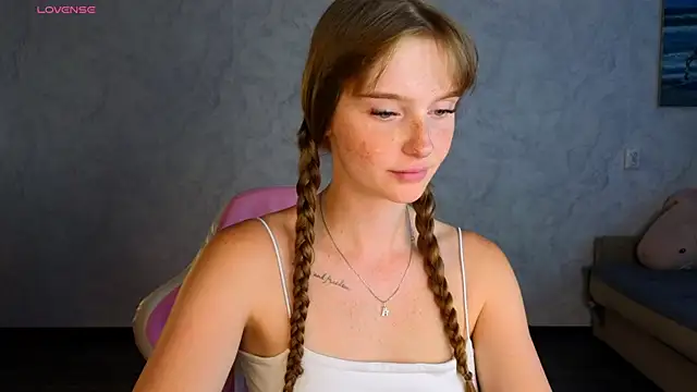 Lovelly molly1 online show from 07/18/26, 03:49