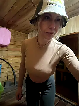 Elle Milfa online show from 12/18/25, 01:39