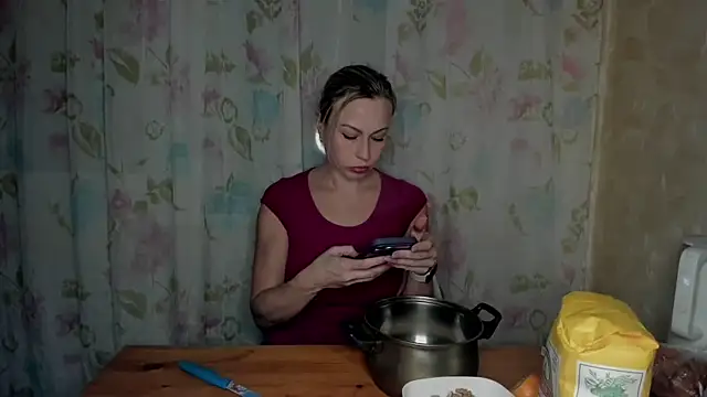 Elle Milfa online show from 04/10/26, 06:56